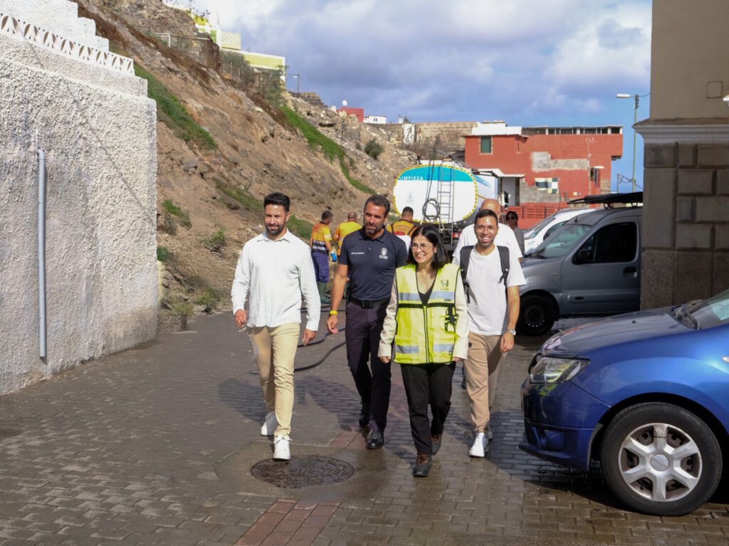 La alcaldesa, Carolina Darias, hace un seguimiento a las actuaciones desarrolladas durante esta semana en el barrio de San Nicolás dentro de la II Fase del Plan de Higiene Urbana.