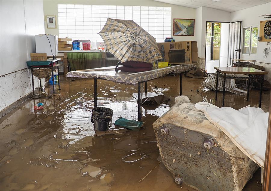 Interior de una vivienda en la localidad conquense de Mira este miércoles, tras el paso de la Dana que azota principalmente la zona este y sur de España. EFE/ Álvaro del Olmo