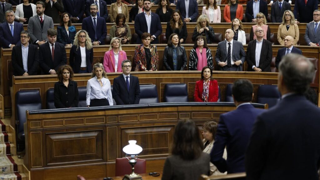 El Congreso de los Diputados ha guardado un minuto de silencio por las víctimas tras el paso de la Dana por Valencia