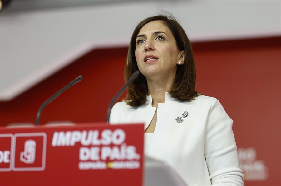 La portavoz de la Comisión Ejecutiva Federal del PSOE, Esther Peña, este lunes durante la rueda de prensa en la sede de Ferraz.-EFE/ Rodrigo Jiménez