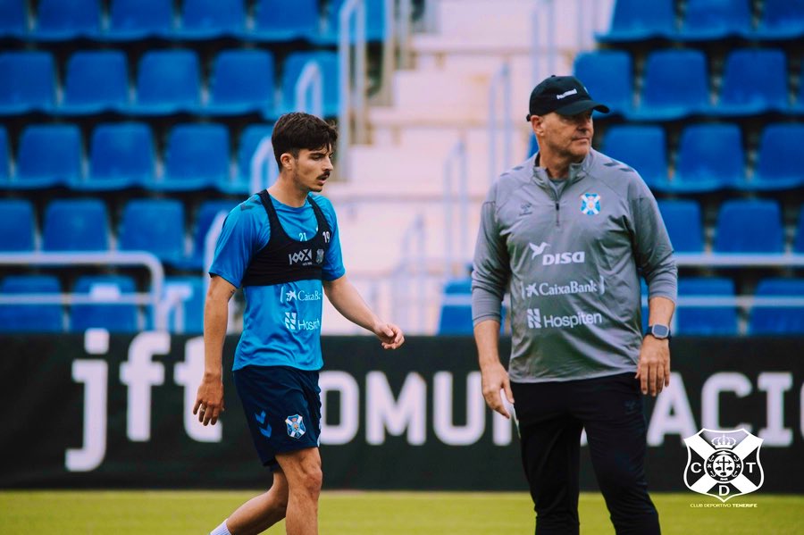 Teto junto a Pepe Mel en un reciente entrenamiento / CD Tenerife 