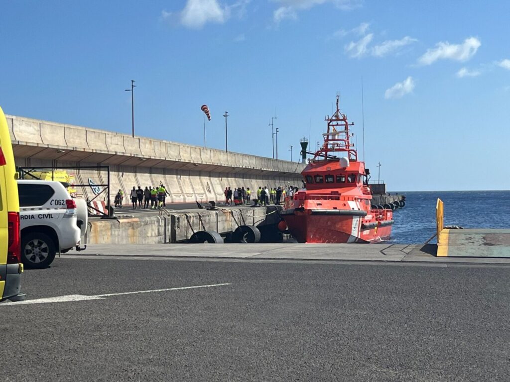 Salvamento Marítimo ha atracado en torno a las cinco de la tarde en el muelle de La Restinga, en El Hierro / María Fernández / RTVC