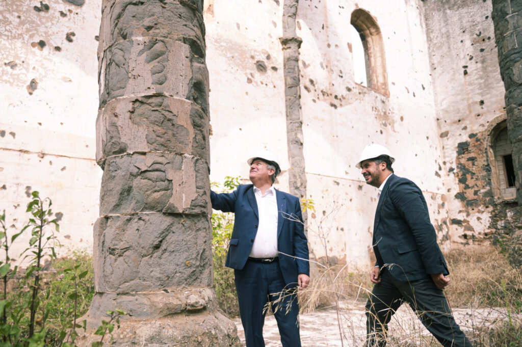 El ministro de Turismo, Jordi Hereu, ha visitado el antiguo convento de Santo Domingo junto al alcalde de La Laguna, Luis Yeray Gutiérrez / Ayuntamiento de La Laguna