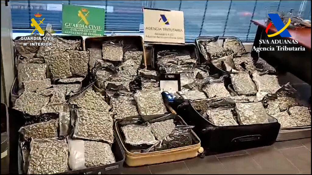 La marihuana interceptada en el Aeropuerto Tenerife Sur. Imagen Guardia Civil y Agencia Tributaria