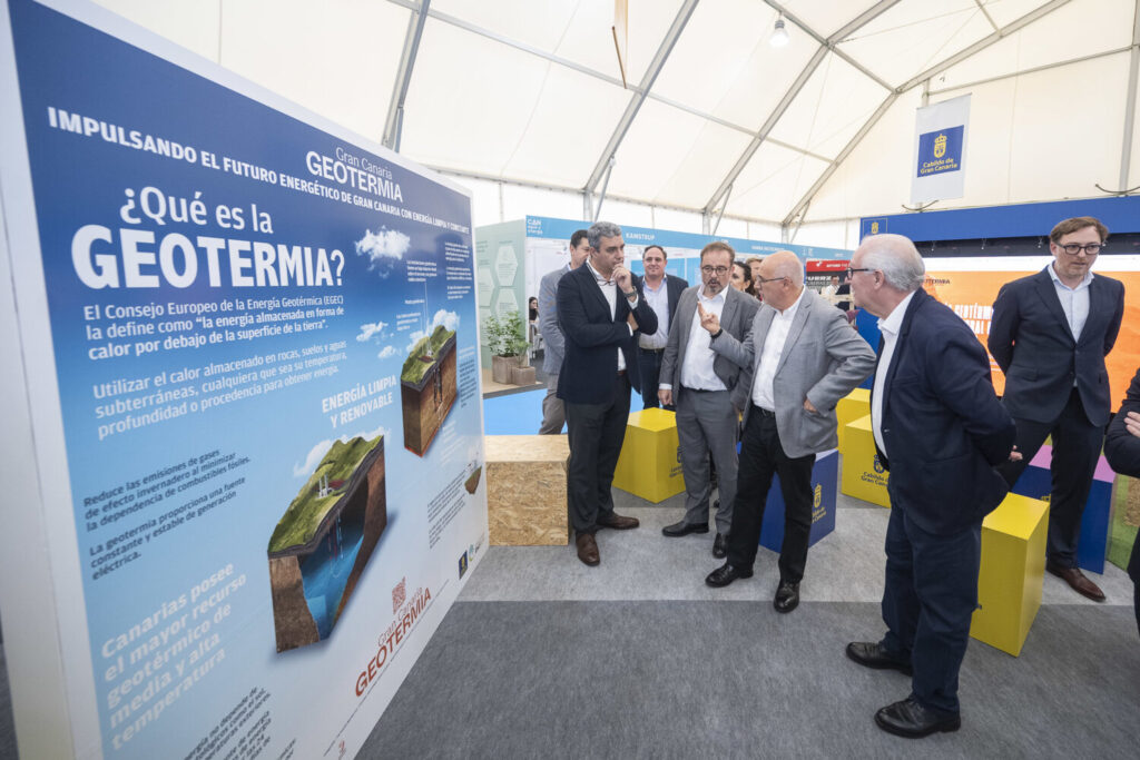 Comienza la Feria Internacional Canagua y Energía. Antonio Morales en la inauguración de la Feria Internacional Canagua y Energía/ Cabildo de Gran Canaria.