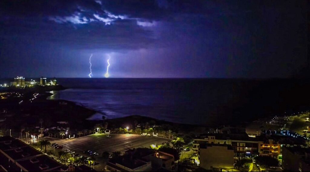 Imagen @MeteoSW. Gran Canaria. Actividad eléctrica.