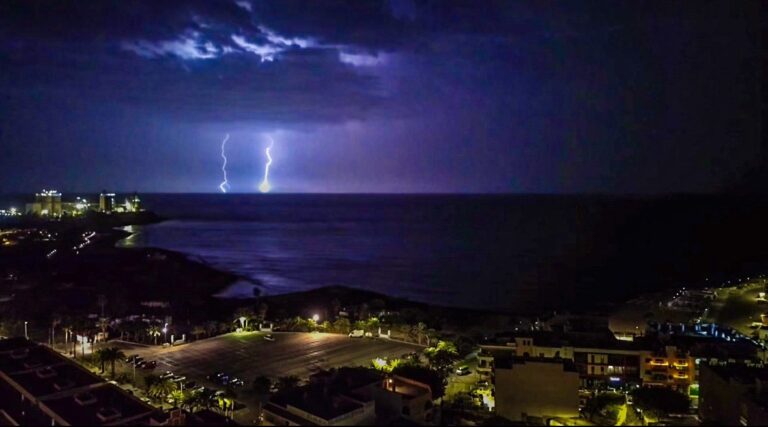 Actividad eléctrica, tormentas, viento y calima en Canarias