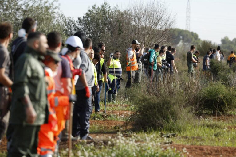 Última hora de la Dana | Más de 150 personas buscan a Rubén e Izan en las zonas cercanas a su casa en Torrent