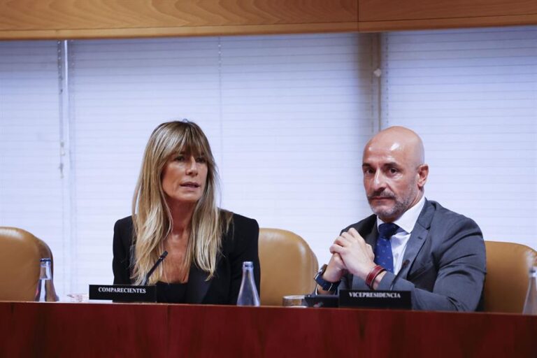 Begoña Gómez no declara en la comisión y señala que tiene “un objetivo político evidente”