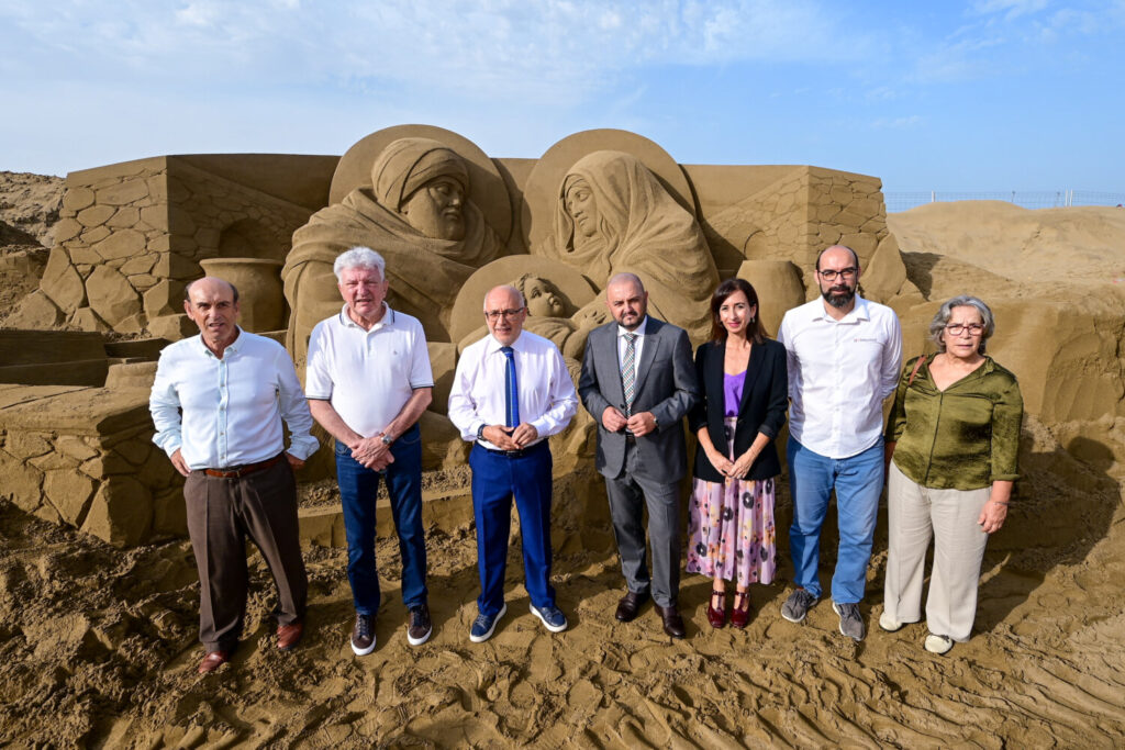 El icónico Belén de Arena de Las Canteras celebra su 19 edición en la playa de Las Canteras