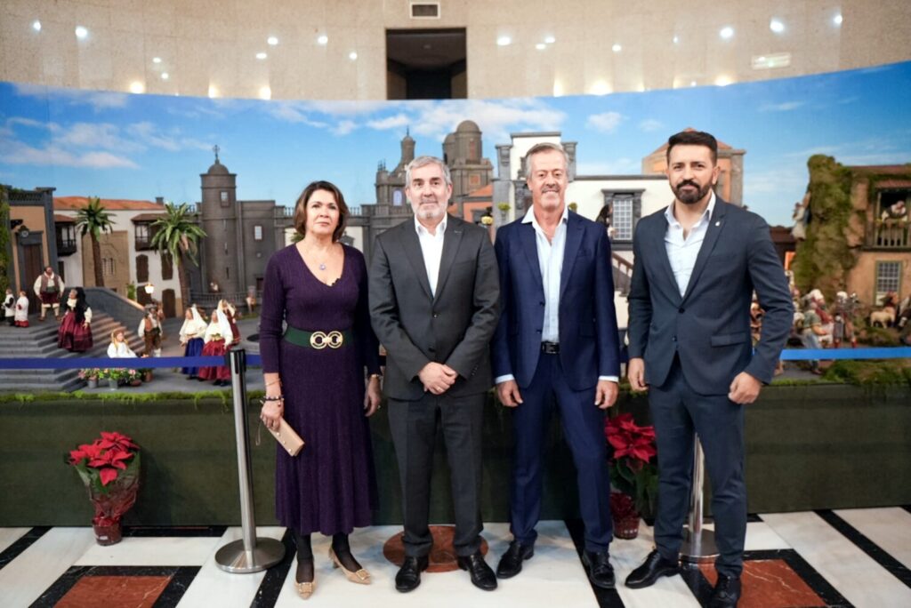 El Gobierno de Canarias inaugura su primer belén. Fernando Clavijo, presidente del Gobierno de Canarias, en la inauguración del Belén de la Sede de Presidencia del Gobierno en Las Palmas de Gran Canaria/ Gobierno de Canarias.