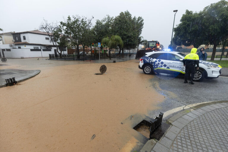 La dana azotará un día más a Andalucía y Valencia, aunque remite y deja cuantiosos daños