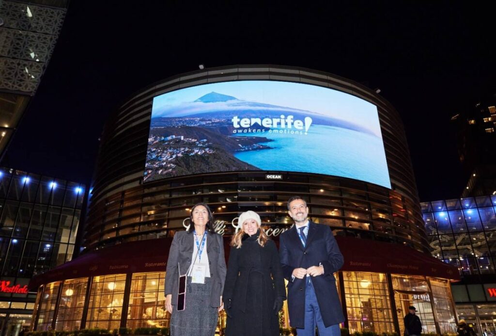 Canarias presente un año más en la World Travel Market. Dimple Melwani, consejera delegada de Turismo de Tenerife;  Lope Afonso, vicepresidente y consejero de Turismo; y Rosa Dávila/ Turismo de Tenerife