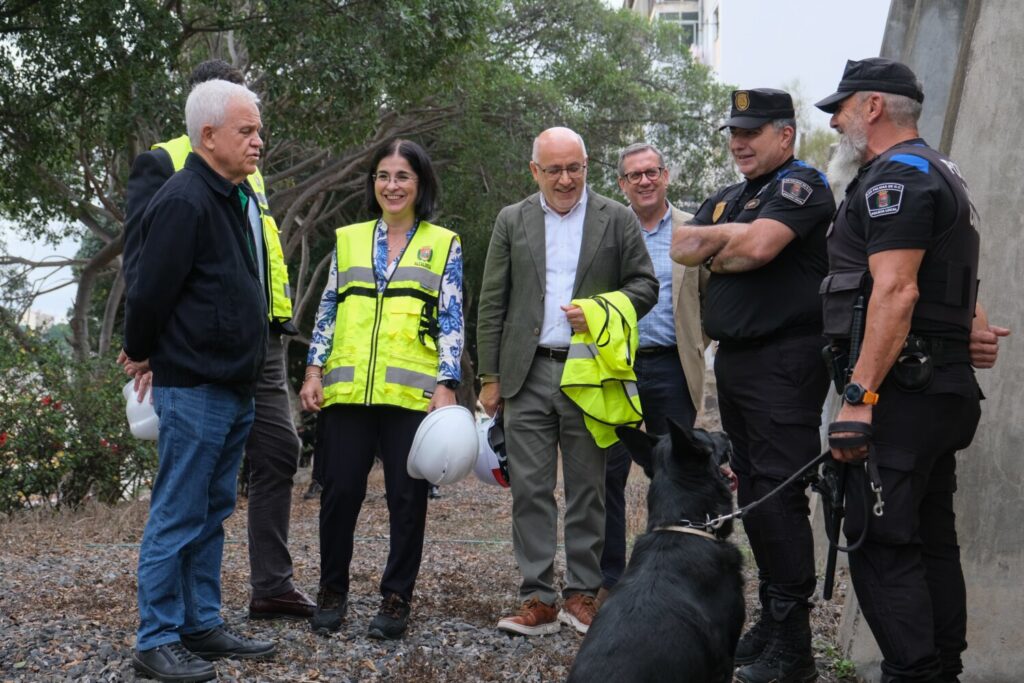 Avanza la construcción de la Unidad Canina de la Policía Local en Las Palmas de Gran Canaria. Carolina Darias y Antonio Morales visitando las obras de la nueva sede de la Unidad Canina de la Policía Local de Las Palmas de Gran Canaria/ Ayuntamiento de Las Palmas de Gran Canaria.