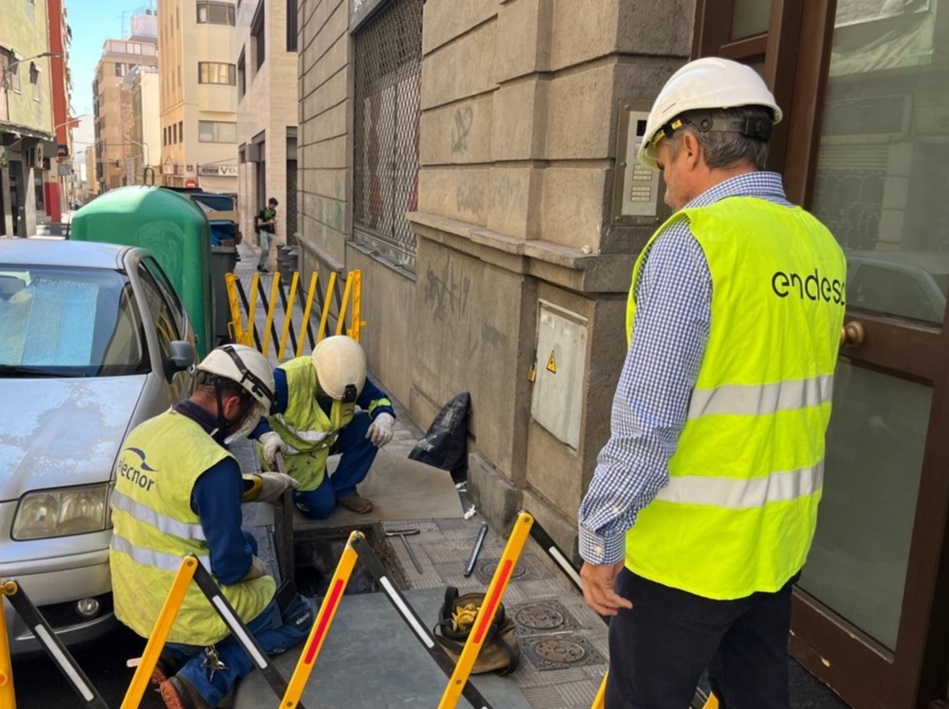 Verifican más de 300 arquetas eléctricas en Santa Cruz de Tenerife tras la muerte de un perro