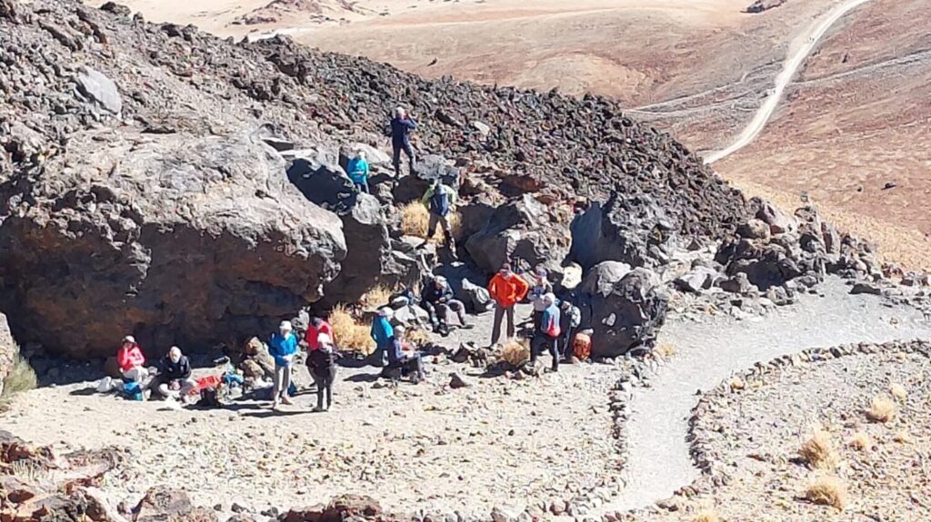 Tenerife será contundente contra los senderistas imprudentes. (ARCHIVO) Grupo de personas a las que se ha obligado a bajar del Teide por las malas condiciones meteorológicas/ CABILDO DE TENERIFE - Europa Press.