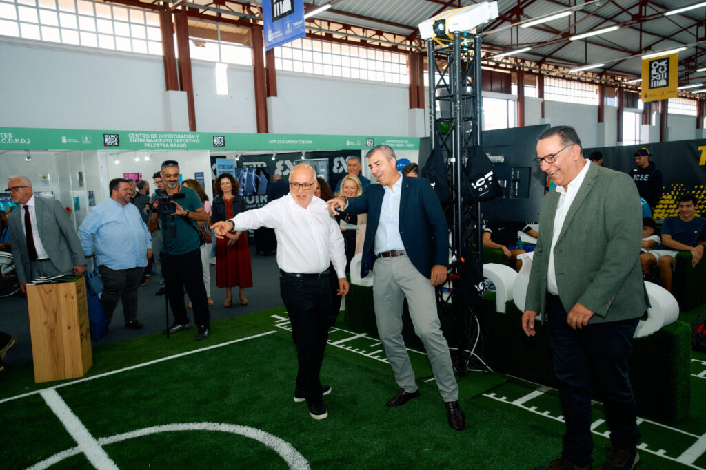 Antonio Morales, Manuel Domínguez y Poli Suarez durante la inauguración de la ExpoDeca 2024/ Gobierno de Canarias.