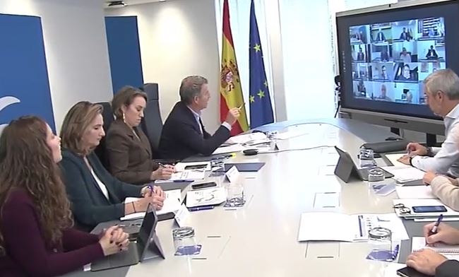 Feijóo se reune por videoconferencia con los presidentes autonómicos de su partido