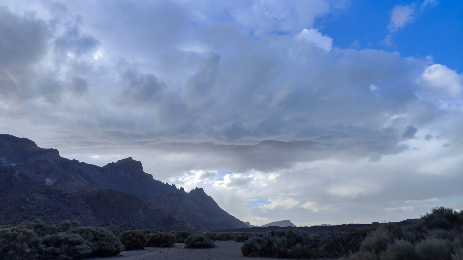 La AEMET mantiene el aviso amarillo en La Palma y El Hierro por tormentas que podrán caer hasta las seis de la tarde. Imagen de Goyo Oliva