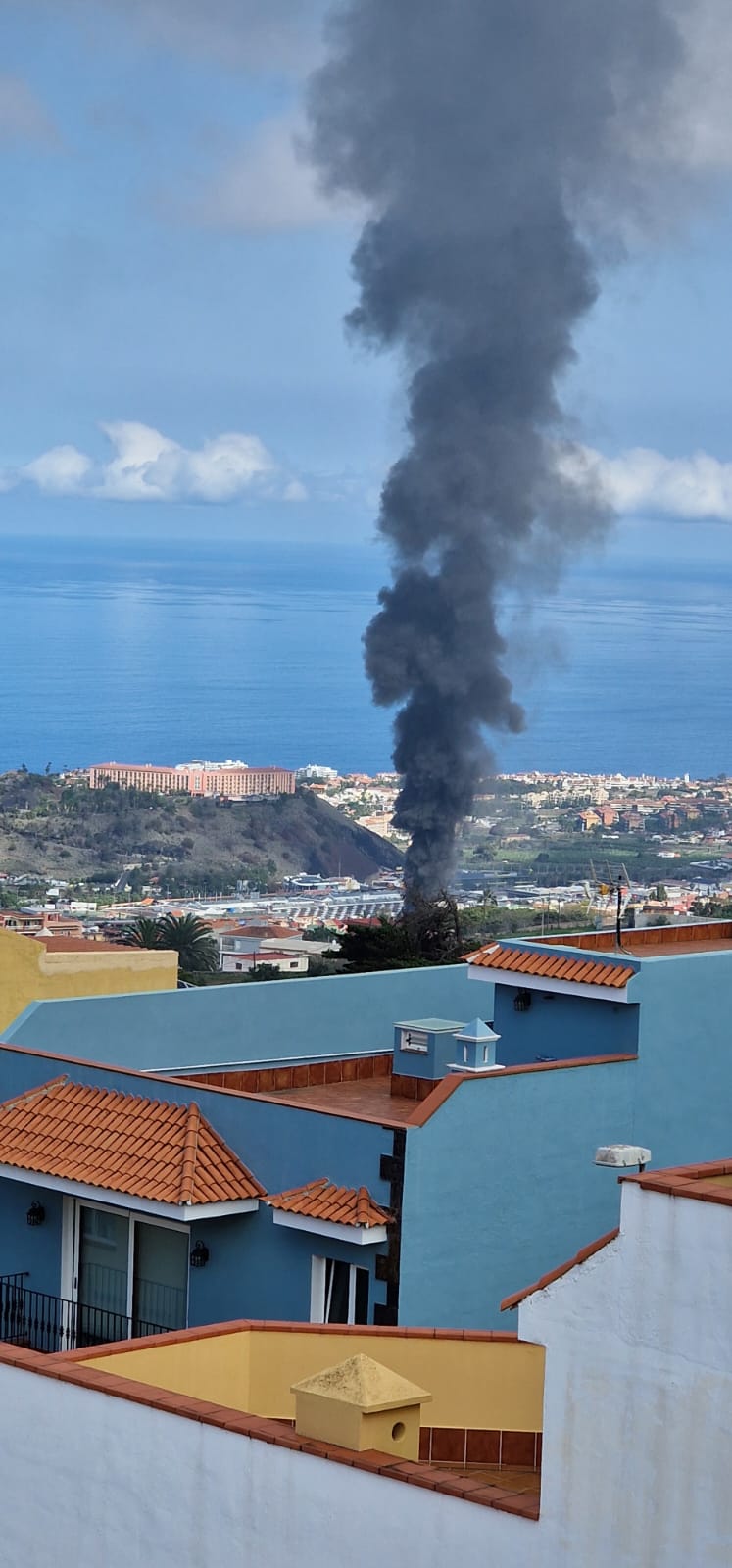 Extinguido el incendio en el almacén de una ferretería de La Orotava