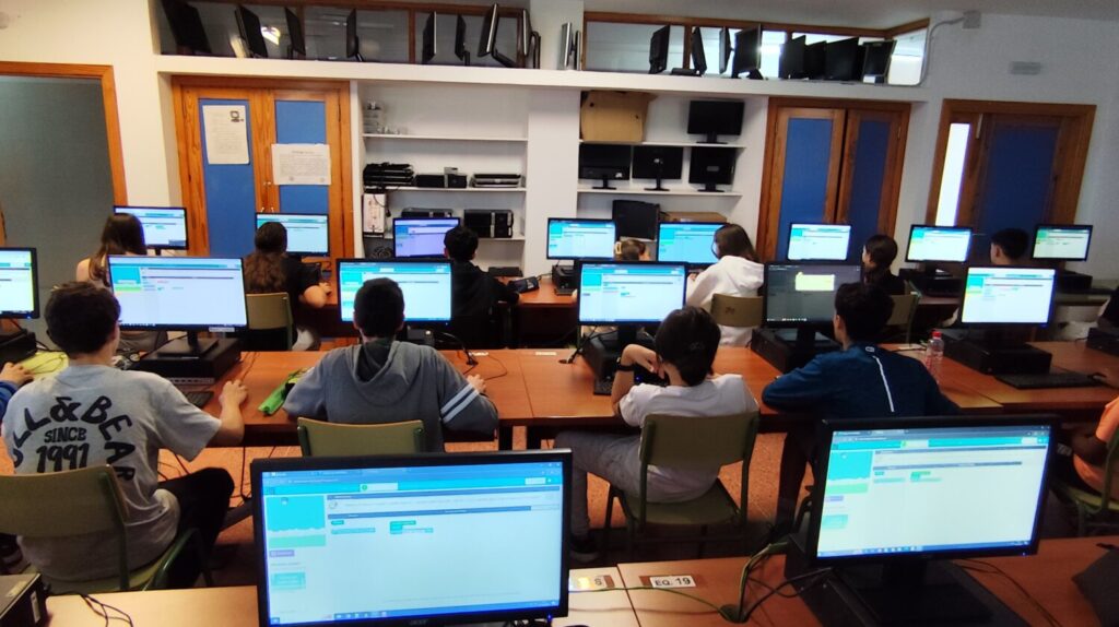 La hora del código acerca a los escolares al pensamiento computacional y la programación. Imagen: Consejería de Educación del Gobierno de Canarias