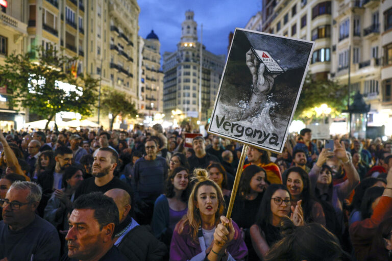 Última hora de la dana | Multitudinaria manifestación en Valencia