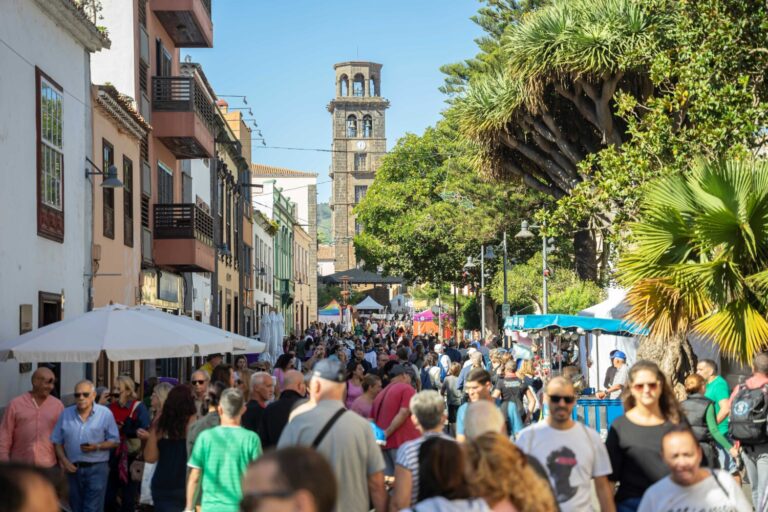 La Noche en Blanco de La Laguna contará con consignas para dejar las compras