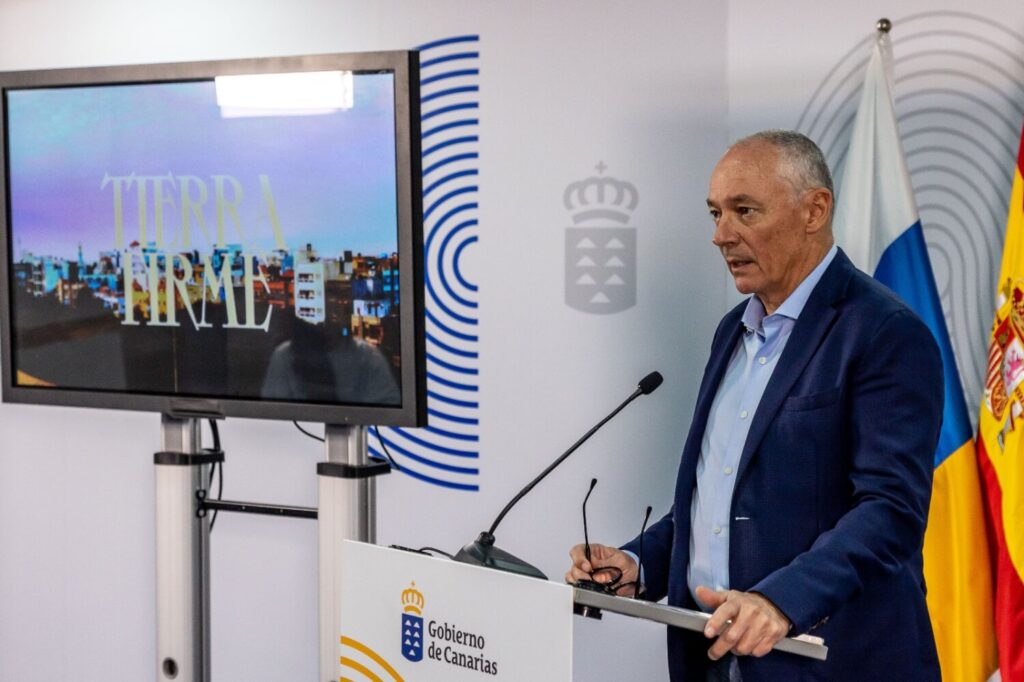 El director general de Relaciones con áfrica del Gobierno de Canarias, Luis Guillermo Padilla Macabeo habla sobre el proyecto Tierra Firme/Gobierno de Canarias