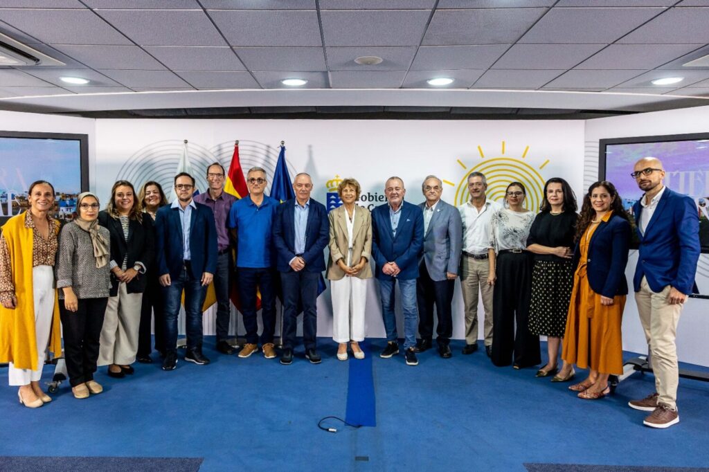 Foto de familia de la presentación del proyecto 'Tierra firme'/Gobierno de Canarias