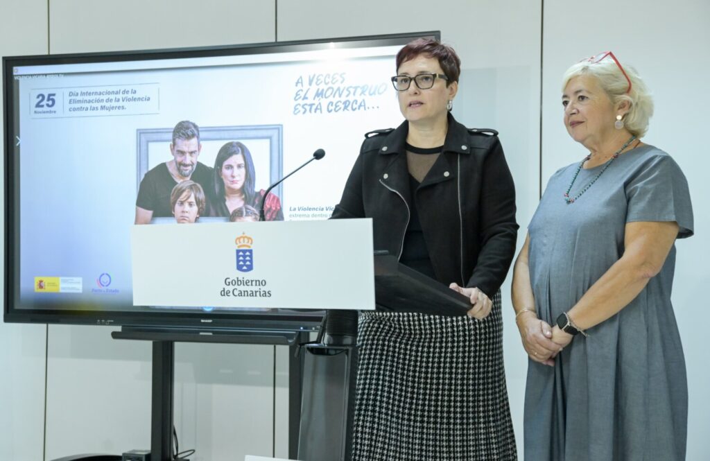 Bienestar Social presenta su nueva campaña para el 25-N. Candelaria Delgado y Ana Brito durante la presentación de la nueva campaña para el 25-N de la Consejería de Bienestar Social, 'A veces el monstruo está cerca'/ Gobierno de Canarias.