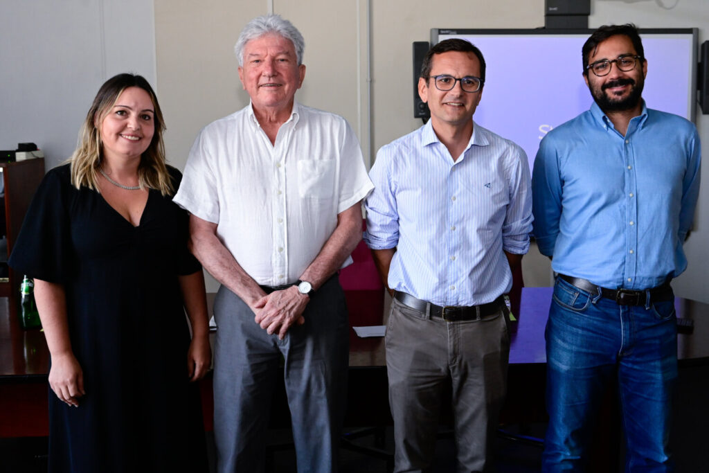 El concejal de Ciudad de Mar de Las Palmas de Gran Canaria, Pedro Quevedo junto a varios investigadores/Ayuntamiento de Las Palmas de Gran Canaria