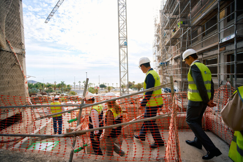 Pablo Rodríguez visita el piso piloto de las 100 viviendas protegidas en Santa Cruz. La visita al piso piloto de uno de las 100 viviendas protegidas que está construyendo Visocan/ Gobierno de Canarias.