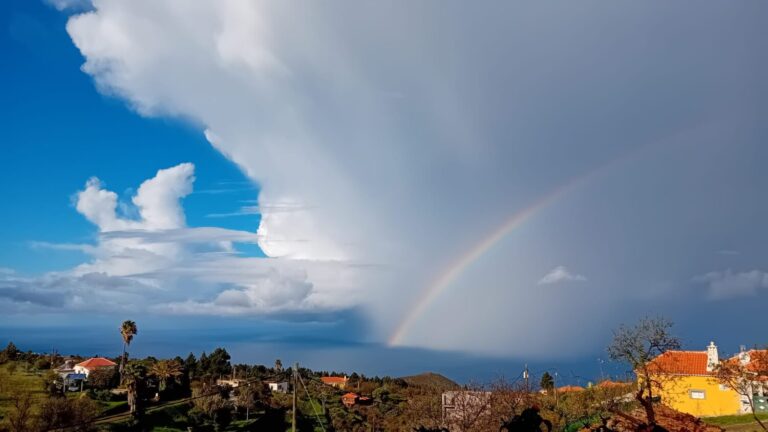 La alerta por lluvias en La Palma deja ya 18 litros/m2 en Puntallana