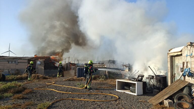 Incendio en un invernadero de Arinaga