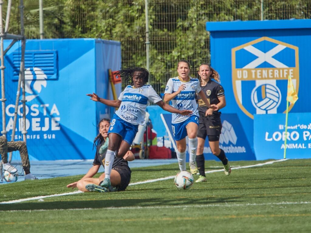 Una de las jugadas del partido que enfrentó al Costa Adeje Tenerife y VCF este sábado / Costa Adeje Tenerife