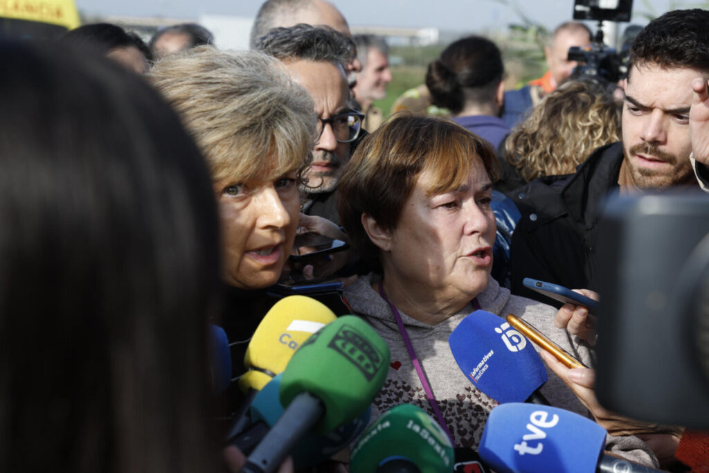 Paquita Morata (i), gerente de ARADE, la asociación aragonesa para la dependencia, y Carmen Torrijo, directora de la residencia afectada, en declaraciones a los medios/EFE