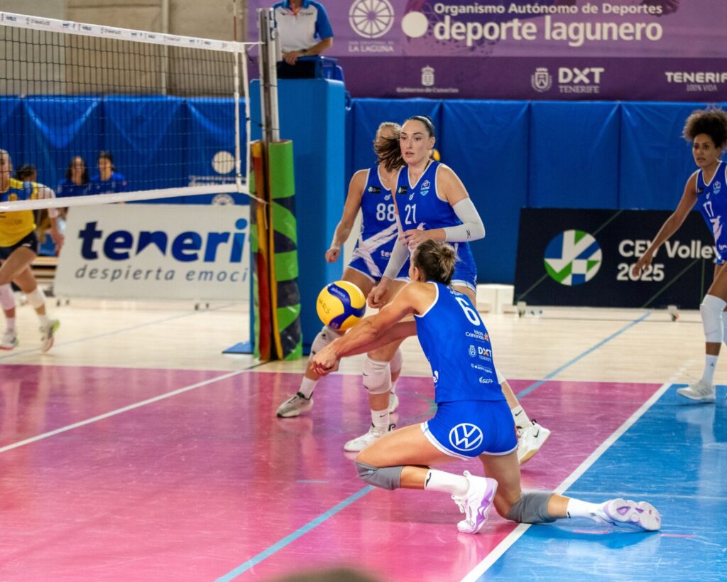 Una de las jugadas del Libbys´La Laguna en el partido frente al Kaposvári NRC / RFEVB