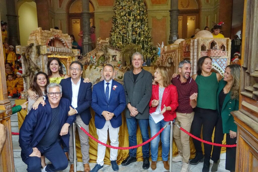 Santa Cruz inaugura su belén tradicional. José Manuel Bermúdez, alcalde de Santa Cruz de Tenerife, en la inauguración del Belén de la ciudad/ Ayuntamiento de Santa Cruz de Tenerife.