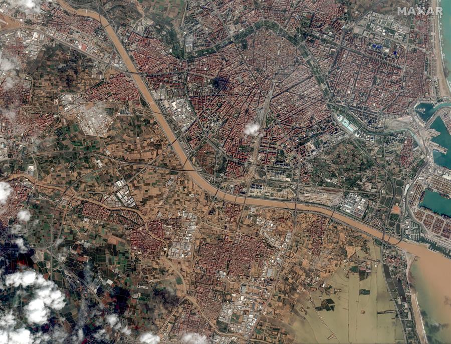 Imagen satélite de las inundaciones en Valencia / SATELLITE IMAGE 2024 MAXAR TECHNOLOGIES