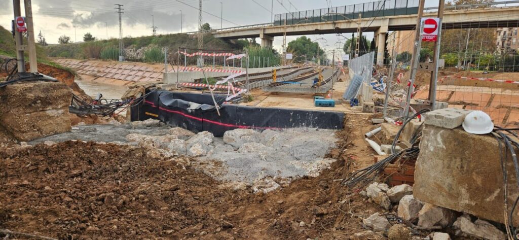 Estado en el que quedó el barranco del Poyo y en el que ha trabajado en los últimos días para reconstruir el viaducto el Ministerio de Transportes 