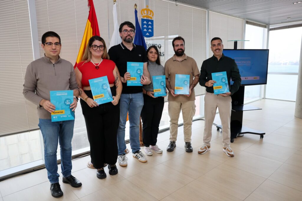 La presidenta del Consejo de la Juventud de Canarias, Brenda Rivero; el responsable de Socioeconómica del Consejo de la Juventud de España, Javier Muñoz; y el técnico de investigación del Consejo de la Juventud de España, Rubén Díaz, presentaron hoy los datos de Canarias del Observatorio de Emancipación (2º semestre de 2023)