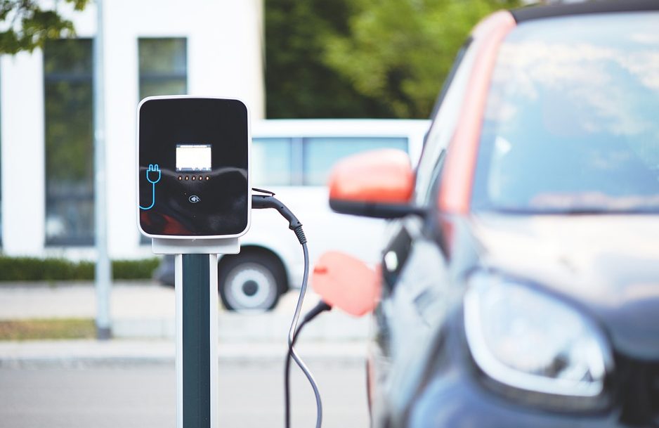 Las ayudas para comprar coches eléctricos finalizaban este martes 31 de diciembre. Sin embargo, han sido prorrogadas por el IDAE debido al gran volumen de solicitudes