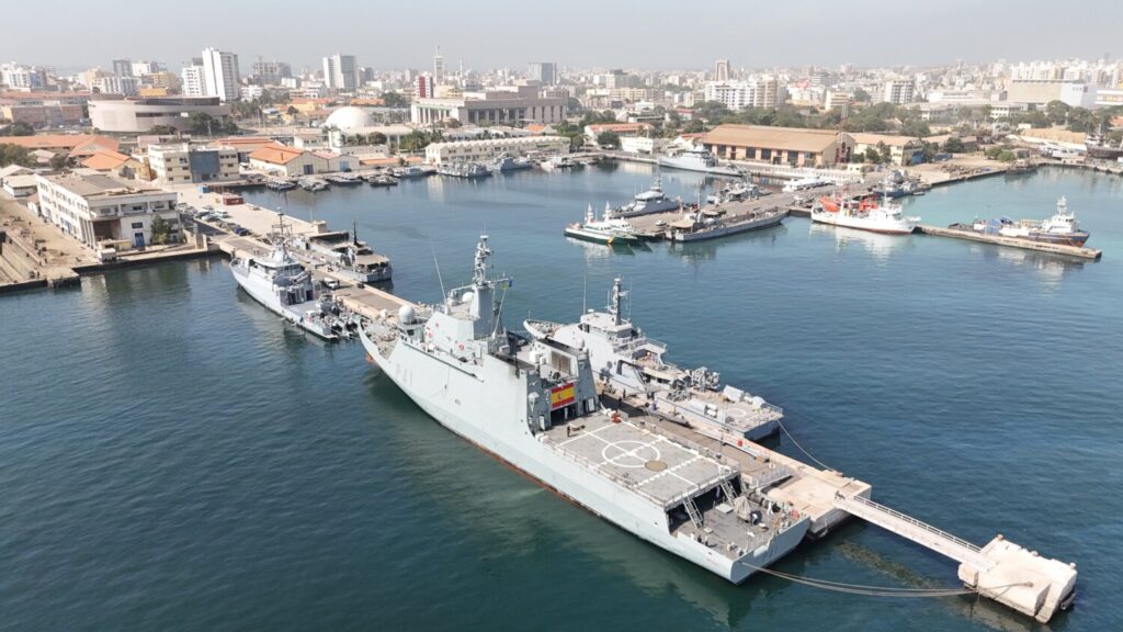 El Buque “Meteoro” regresa de su despliegue en el Golfo de Guinea. BAM “Meteoro” P-41 en el puerto de Dakar (Senegal)/ Mando Naval de Canarias.