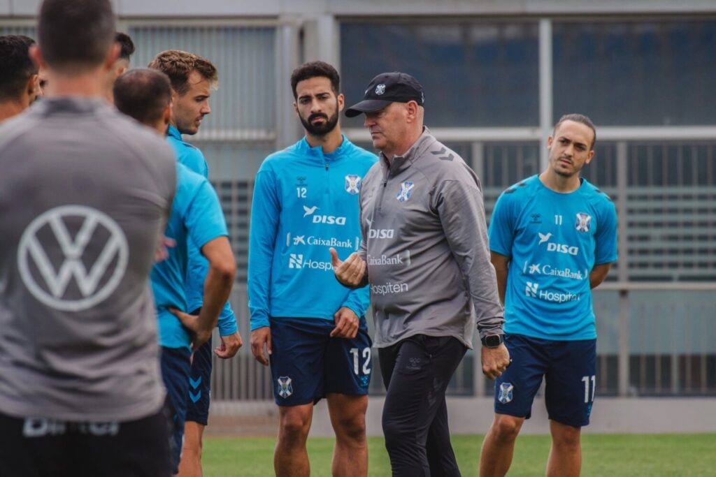 Pepe Mel en un entrenamiento. Imagen CD Tenerife