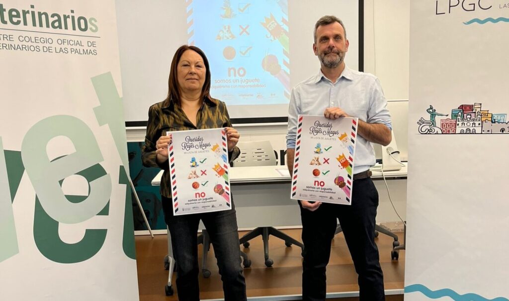 La concejala de Bienestar Animal de Las Palmas de Gran Canaria, Carmen Luz Vargas, junto al presidente del Colegio de Veterinarios de Las Palmas, Alejandro Suárez, durante la presentación de la campaña 'No somos un juguete'