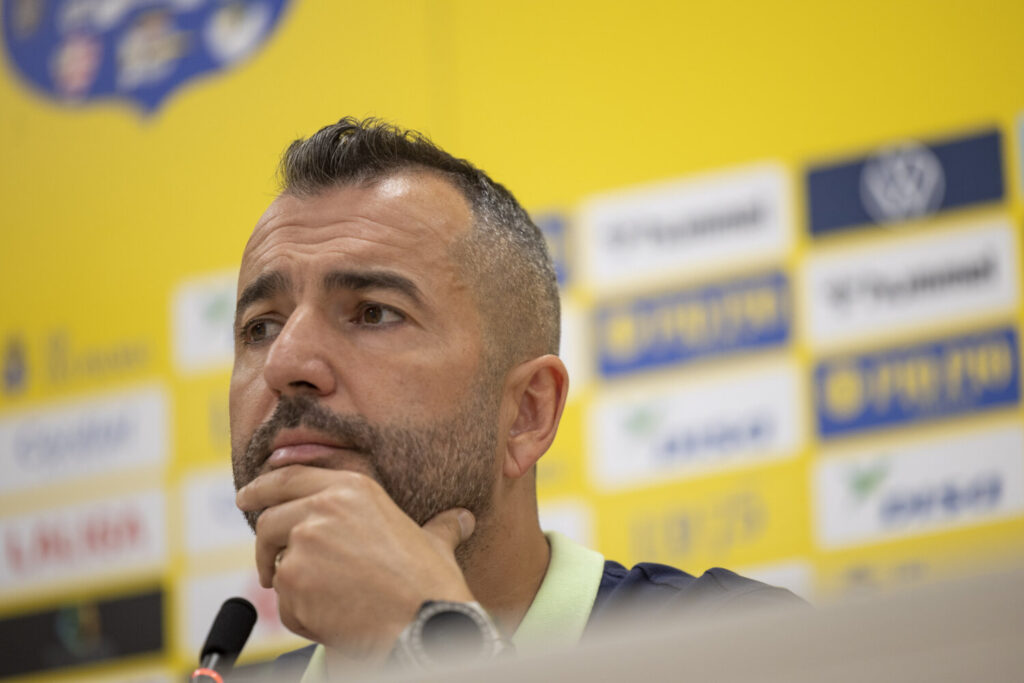 El entrenador de la Unión Deportiva Las Palmas, Diego Martínez, durante la rueda de prensa que ofreció este viernes para tratar sobre el partido que su equipo juega este domingo contra el RCD Espanyol en la jornada 18 de LaLiga EA Sports