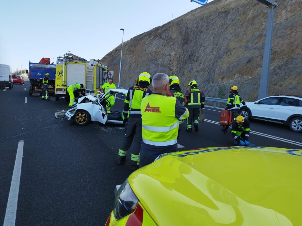 Imagen del coche siniestrado en la GC-2