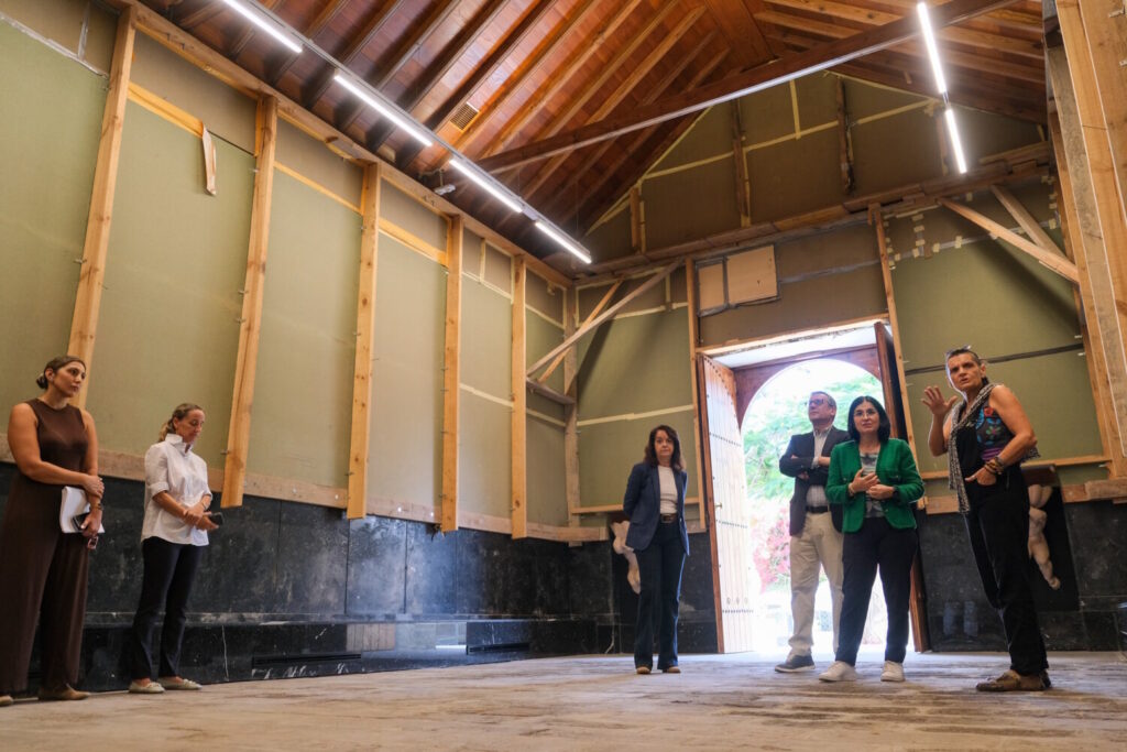 Finaliza la rehabilitación de la ermita de Santa Catalina en el Pueblo Canario. Carolina Darias visitando la finalización de las obras de rehabilitación de la ermita de Santa Catalina/ Ayuntamiento de Las Palmas de Gran Canaria.