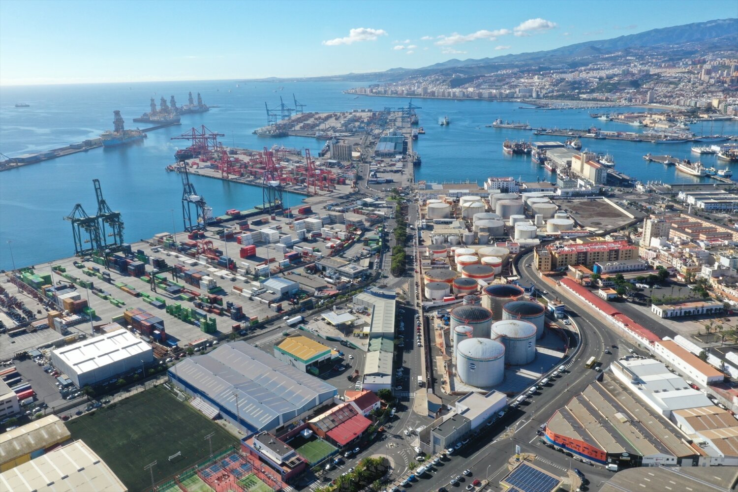 Los puertos de Las Palmas superan los 3 millones de toneladas de tráfico total en su arranque anual