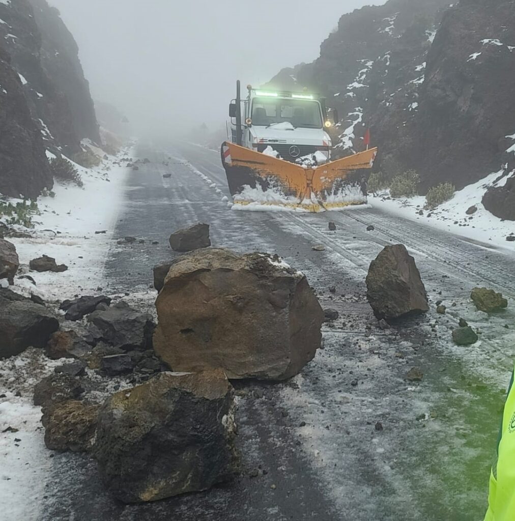 Continúan cerrados los accesos al Teide